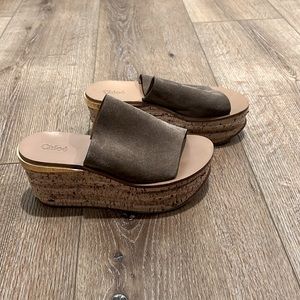 Gorgeous Chloe sz 7 cork bottom wedges with taupe suede and gold accents
